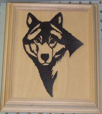 Découpe loup en bois